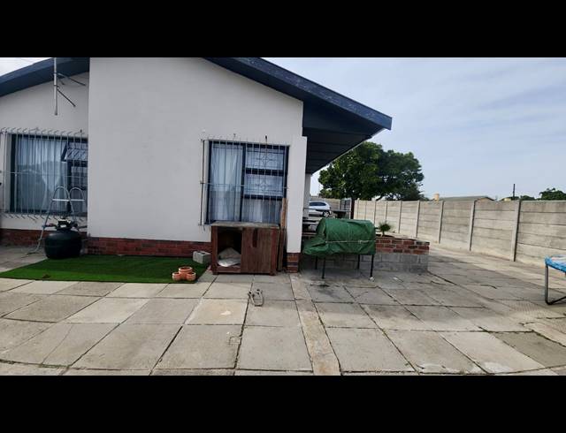 3 BEDROOM HOUSE TO LET IN GOODWOOD PARK